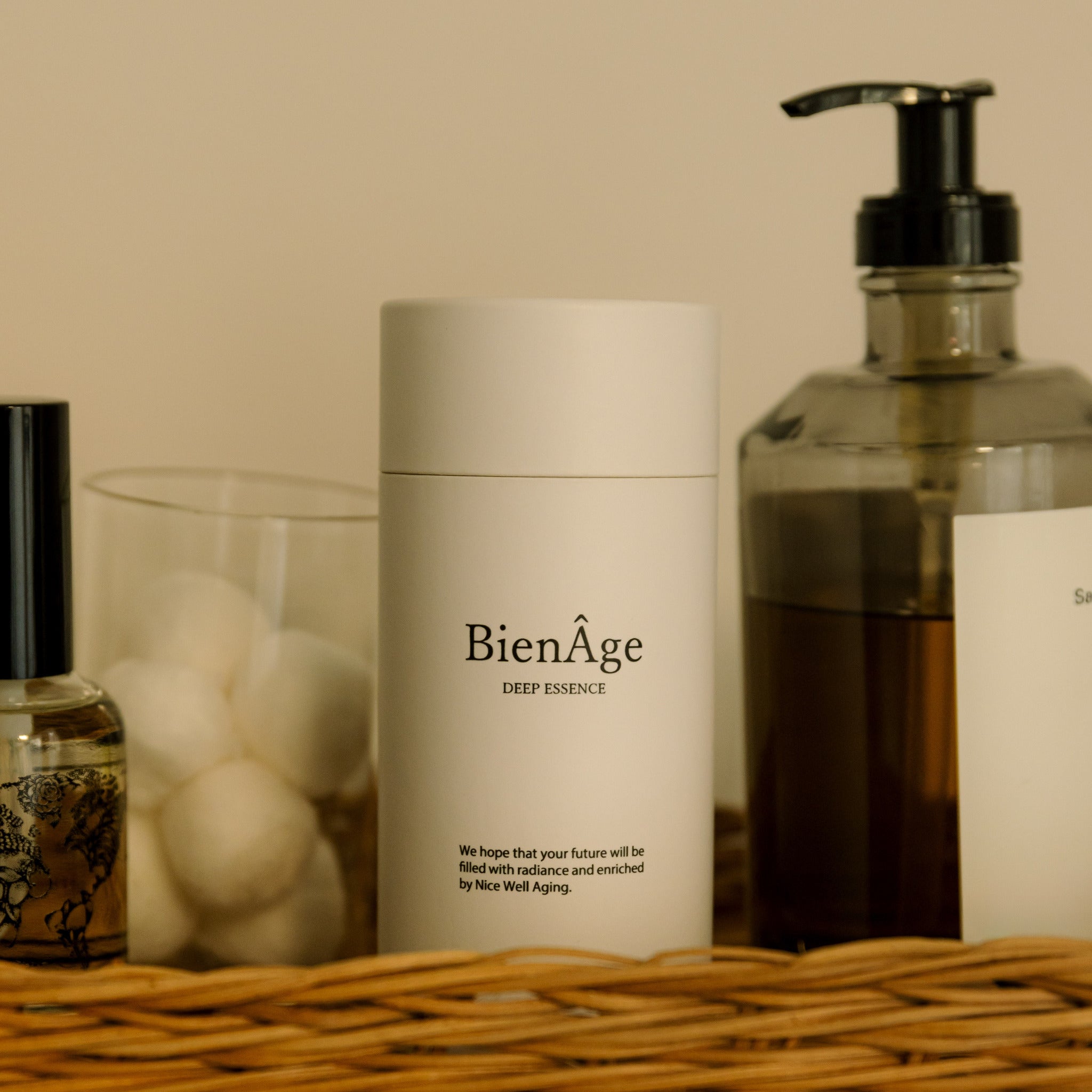 NMN&ヒト幹細胞順化培養液配合美容液「BienÂge DEEP ESSENCE」（1.25