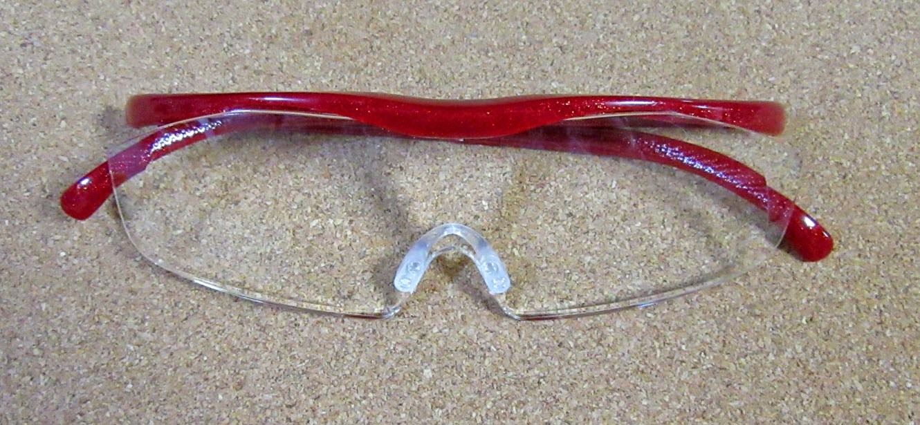 親にハズキルーペをプレゼント。細かな作業が楽になったと喜んでもらえた