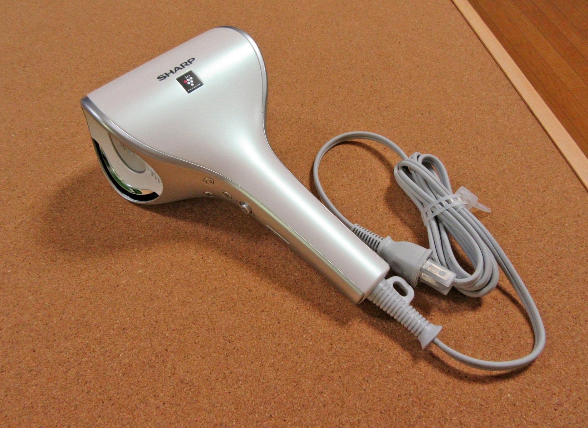 速乾！熱くなりすぎず髪の毛を傷めないドライヤーに感動。シャープ