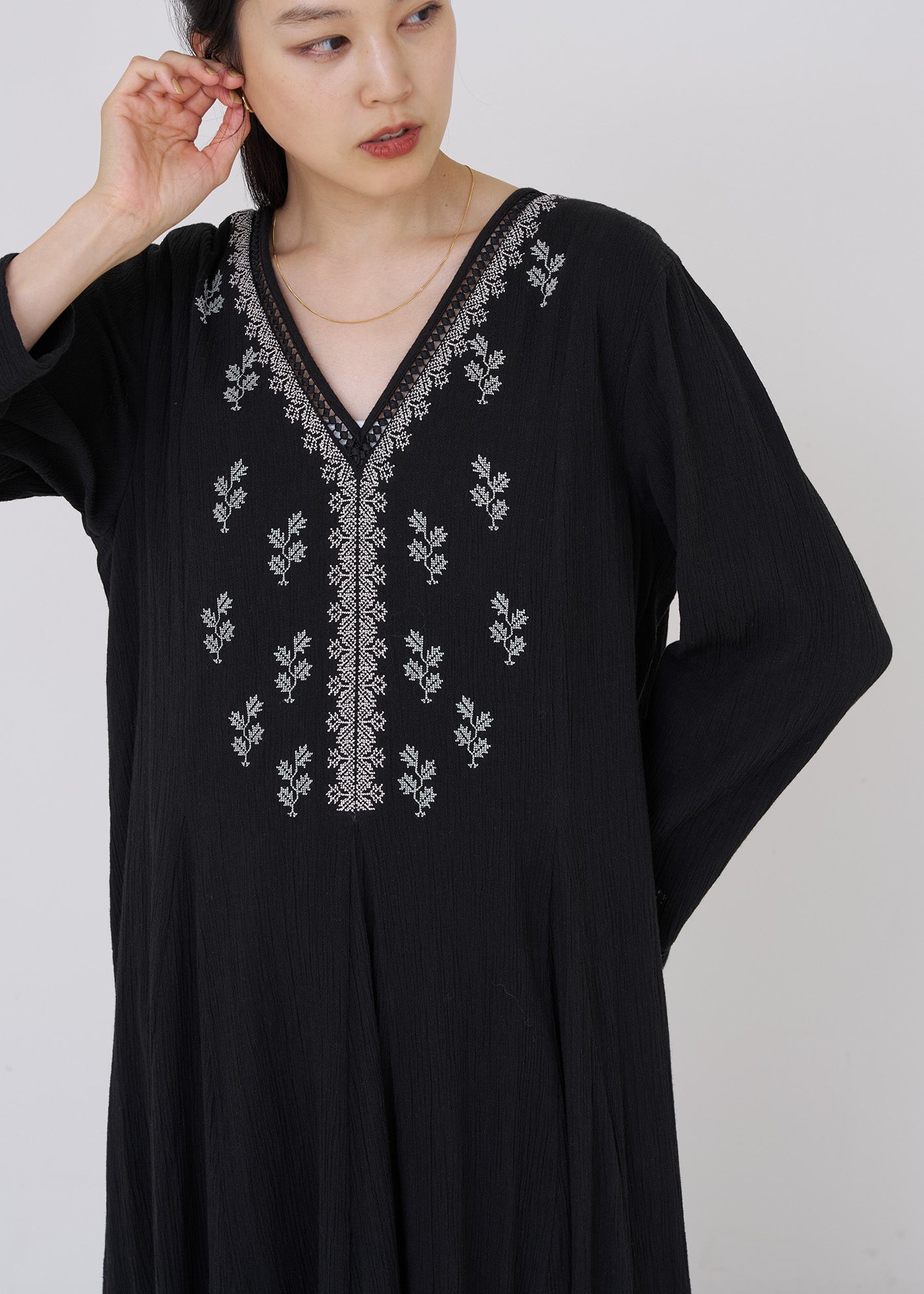 Cotton Gauze Leaf Embroidery Panel Dress | Pasand by ne Quittez