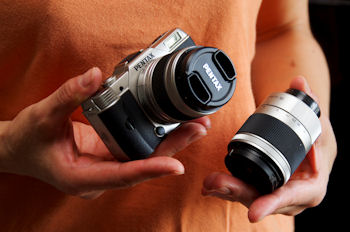 ミラーレスカメラ本来の使い勝手と役割を具現化! 「PENTAX Q7」を試し