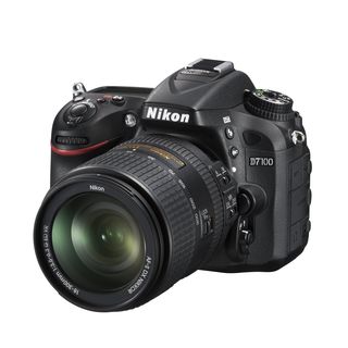 ニコン、D7100に18-300mmレンズを組み合わせた「スーパーズームキット