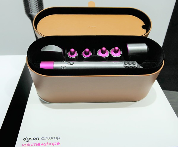 ダイソン美容家電「エアラップスタイラー」、ドライ・ブロー・カールを