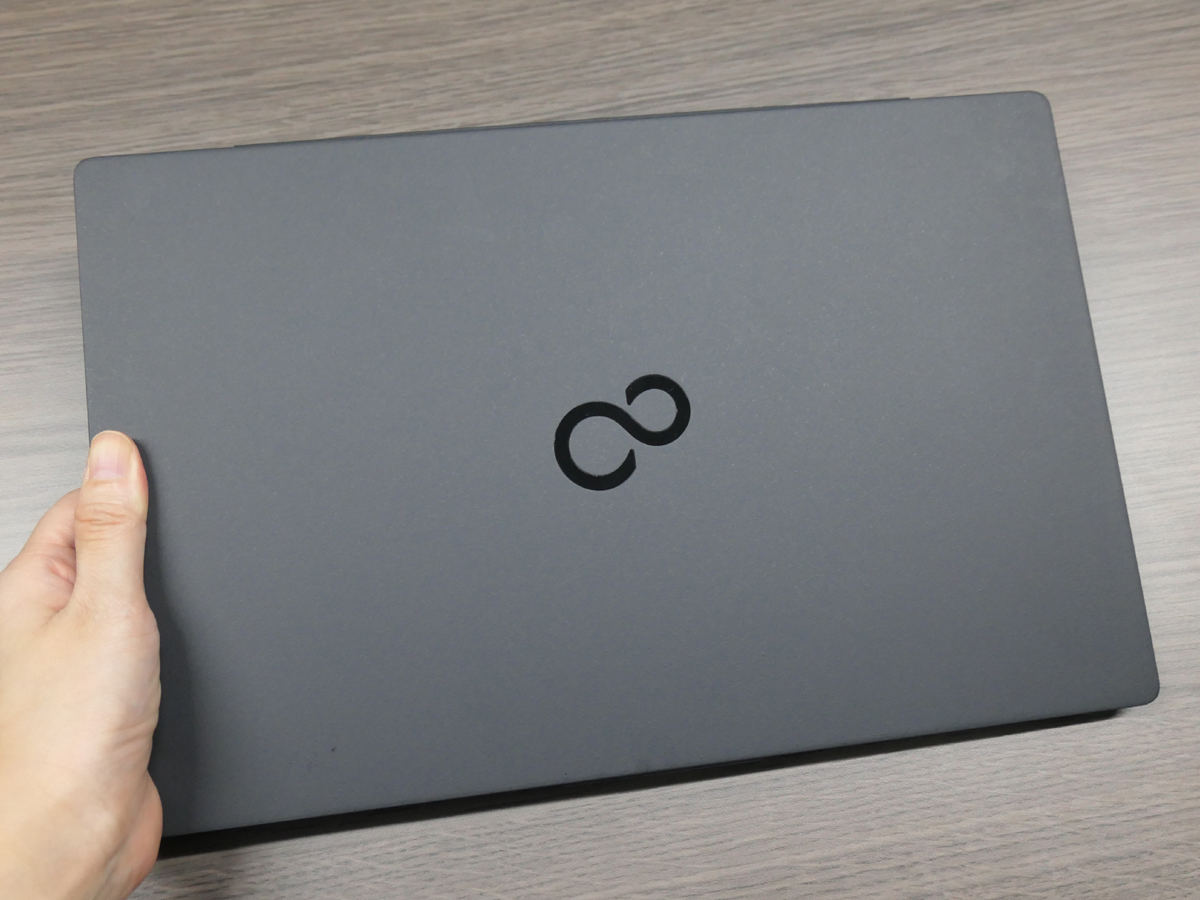 634gの世界最軽量PC「LIFEBOOK UH-X」は“エンジニアの執念”で生まれた