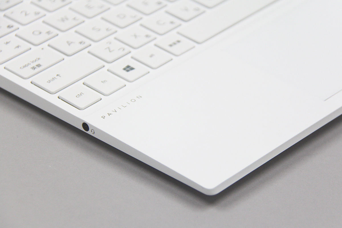 モバイルノートPC「HP Pavilion Aero 13」レビュー、1kgを下回る携帯性