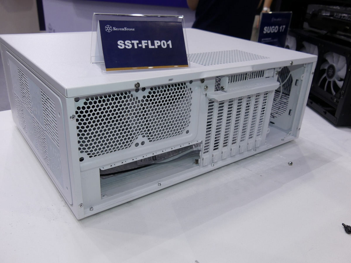 COMPUTEX TAIPEI 2023 - SilverStone、9801風？ まるでフロッピー付き