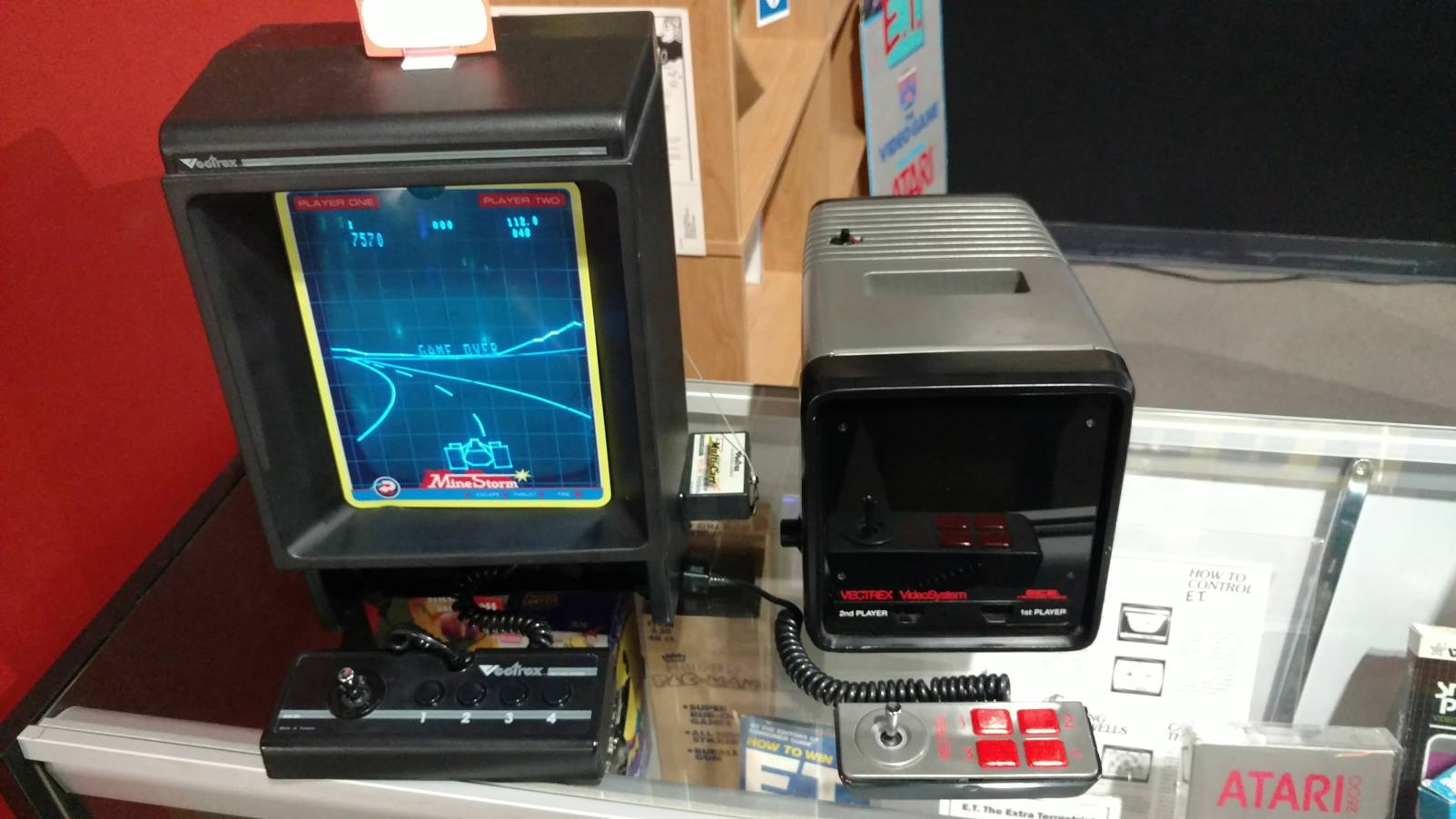 モニタと本体が合体した最初期のゲーム機「光速船」に幻の小型