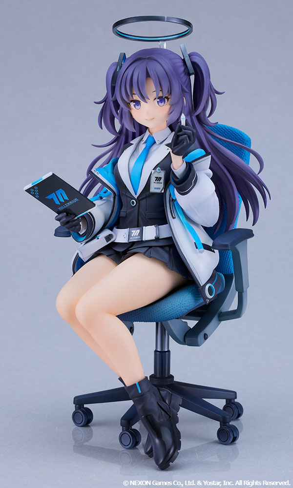 ブルーアーカイブ -Blue Archive-』より「早瀬ユウカ」が、デスク