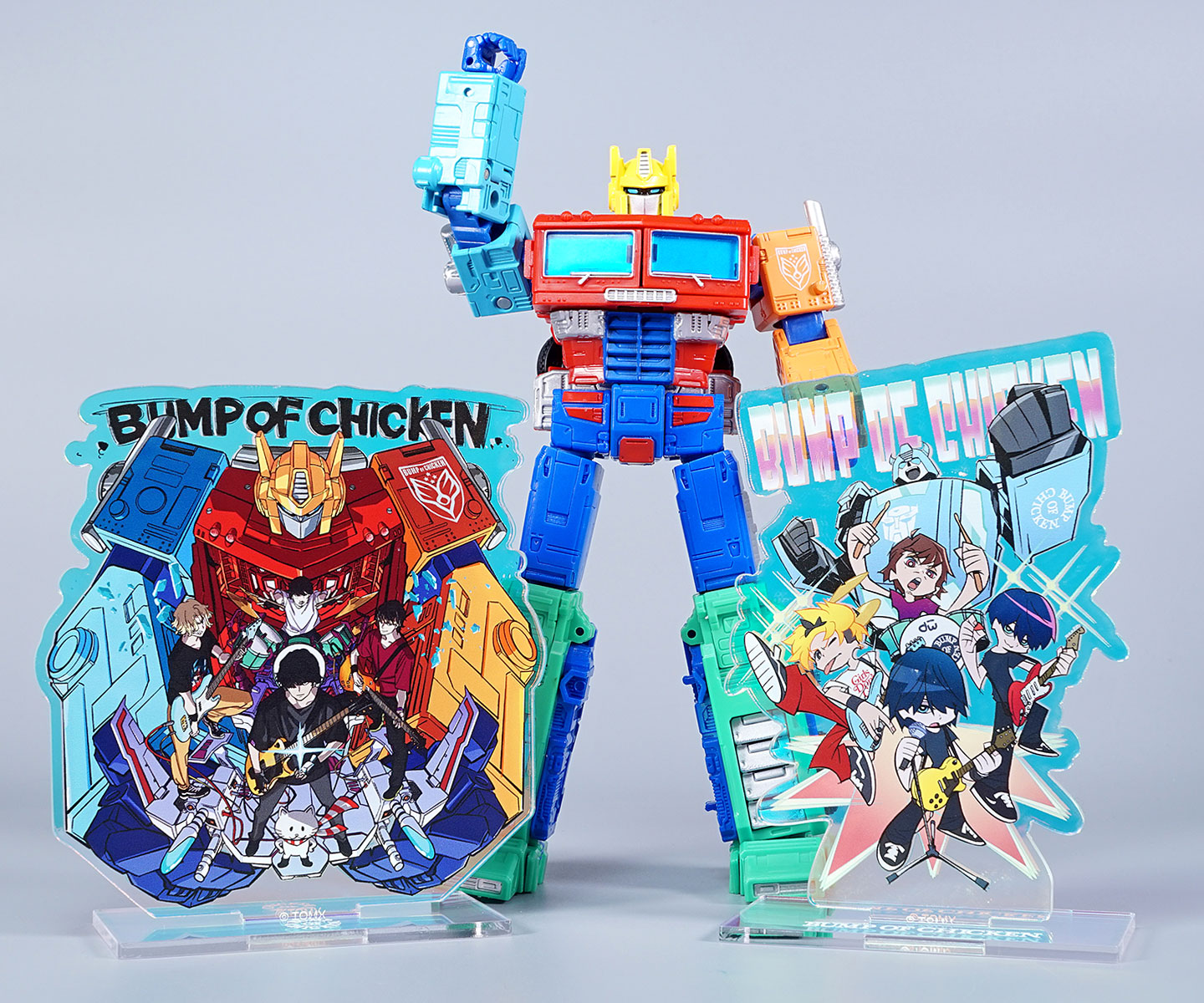 Bump Of Chicken Convoy (Optimus Prime) In-Hand Images