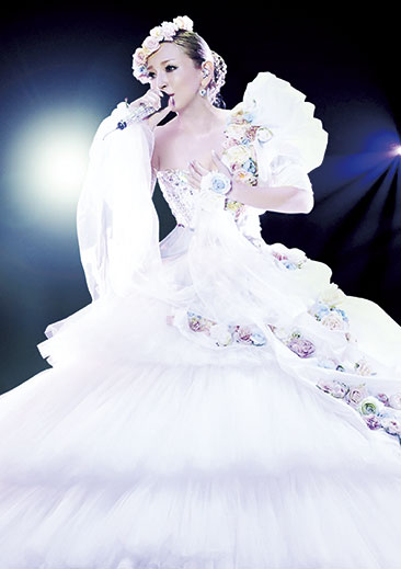 浜崎あゆみ、15周年ベストライヴDVD&Blu-rayジャケット写真を公開