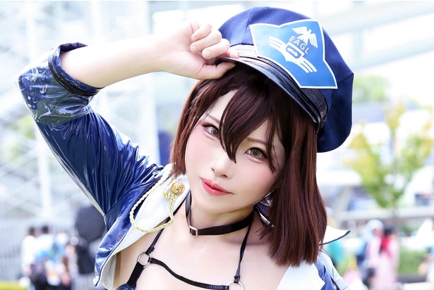 レースクイーン衣装はエナメル感にこだわりました」「アズールレーン