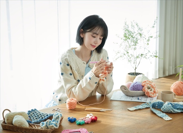 LE SSERAFIM・宮脇咲良と楽しむ「編み物」の時間！初心者でも本格的な