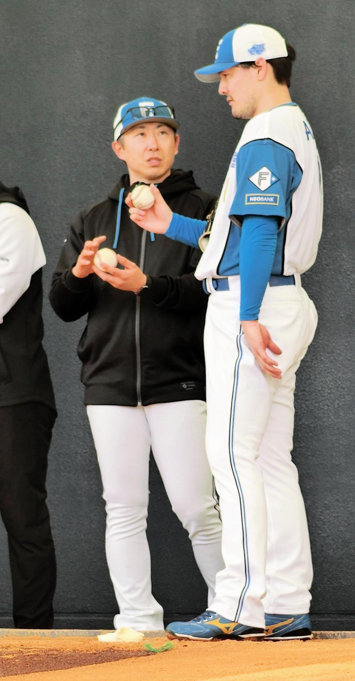 日本ハム・有原 ブルペンで“金子塾” スライダーの握りを金子千尋