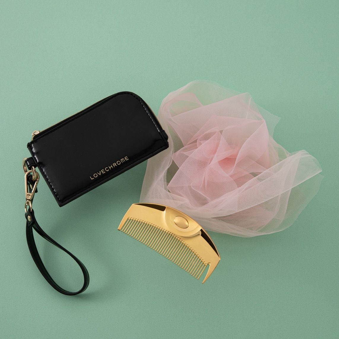 ラブクロム」がチャームケース付きコームを限定発売 アクセサリー感覚
