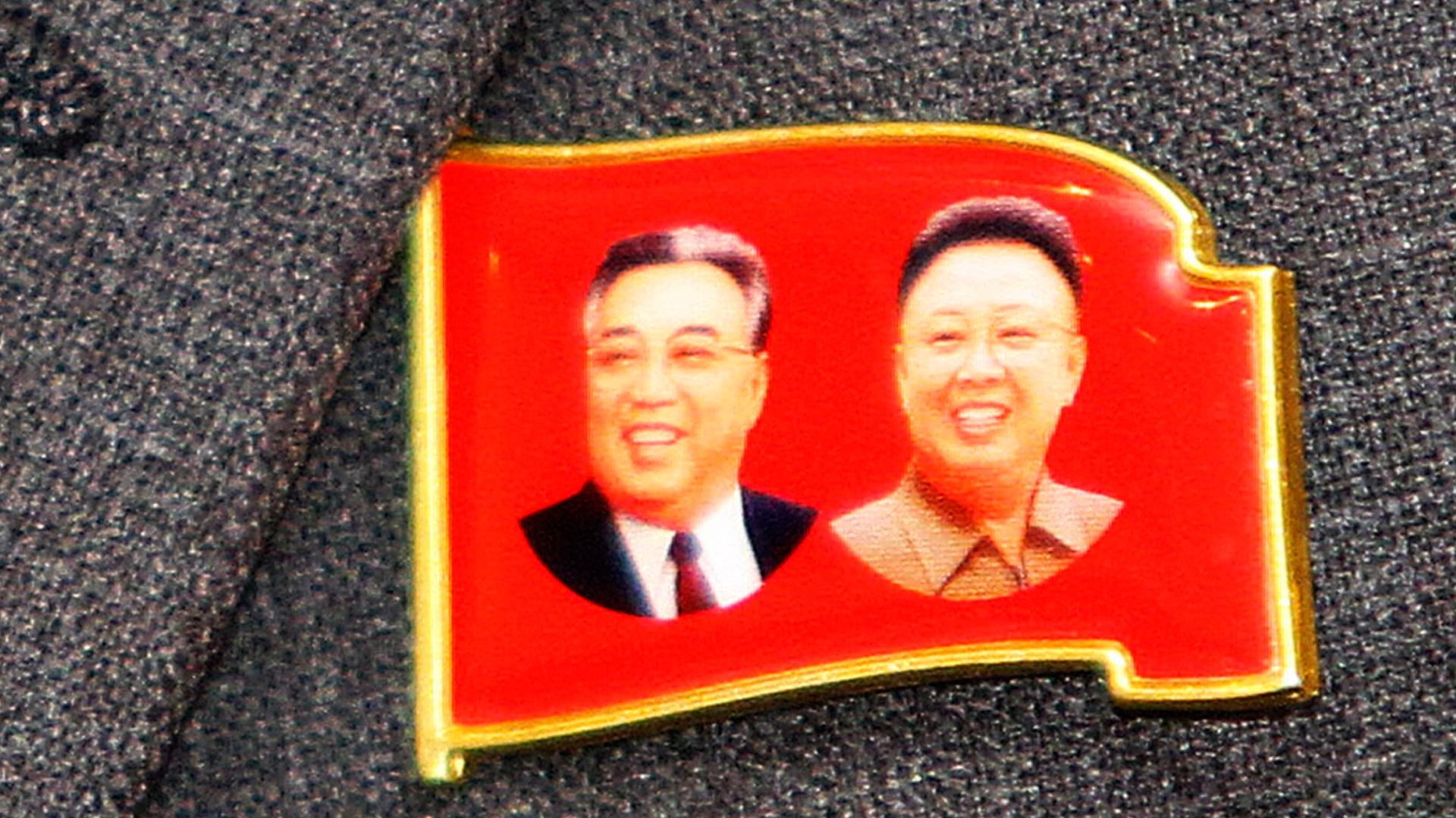 白菜よりも安い」北朝鮮で金日成バッジの価値暴落（高英起