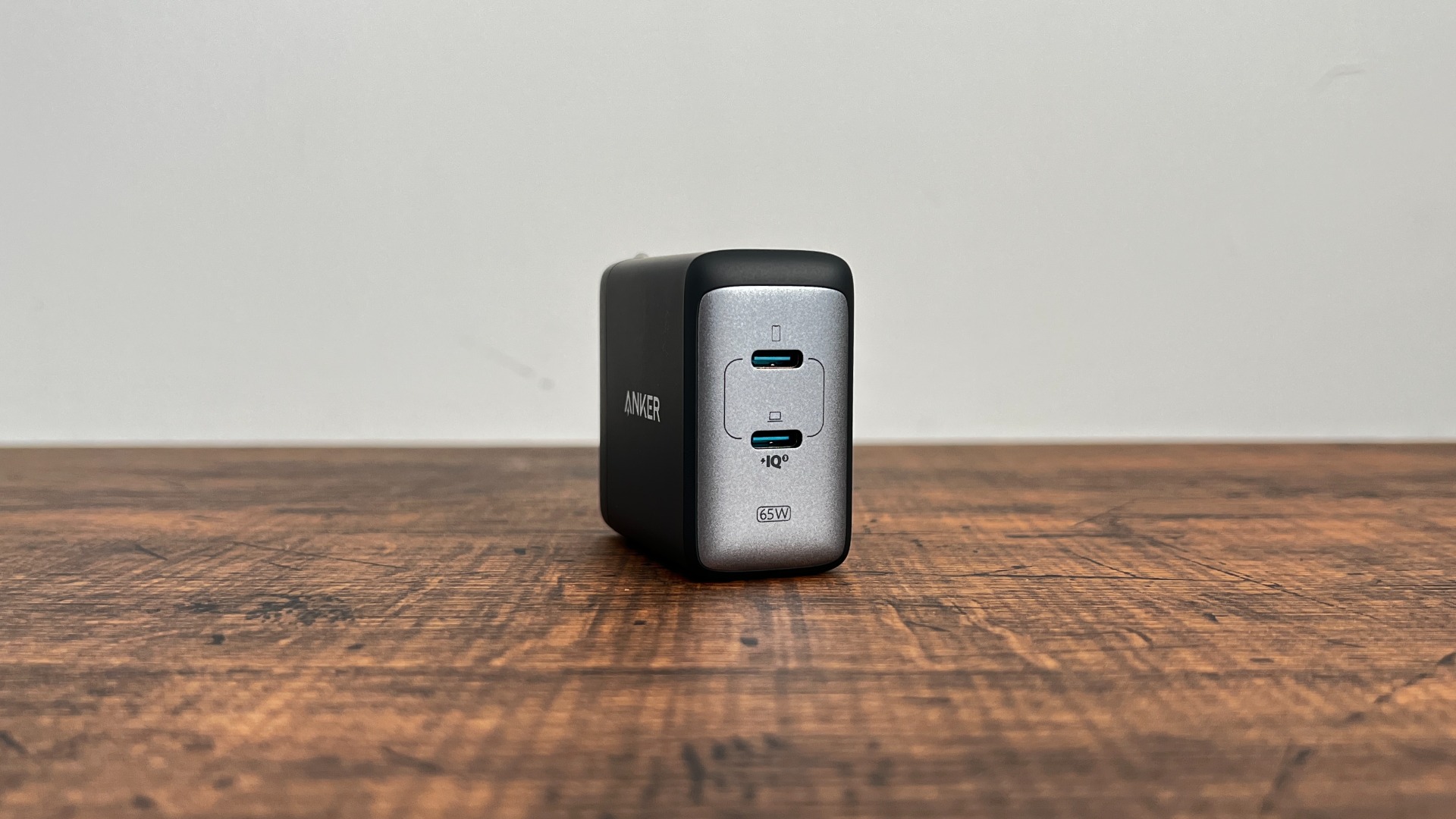 14インチMacBook Proにも最適な最大65W出力の2ポートUSB-C充電器