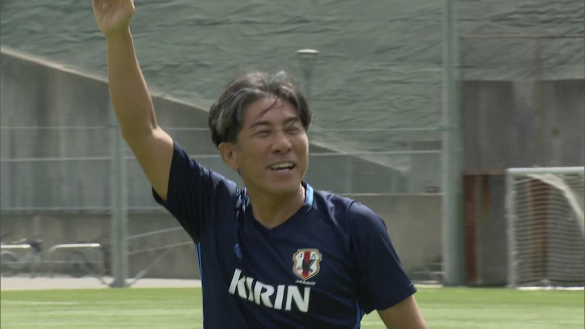 指導するのは元日本代表の前園真聖さん 小学生対象のサッカー教室 九州