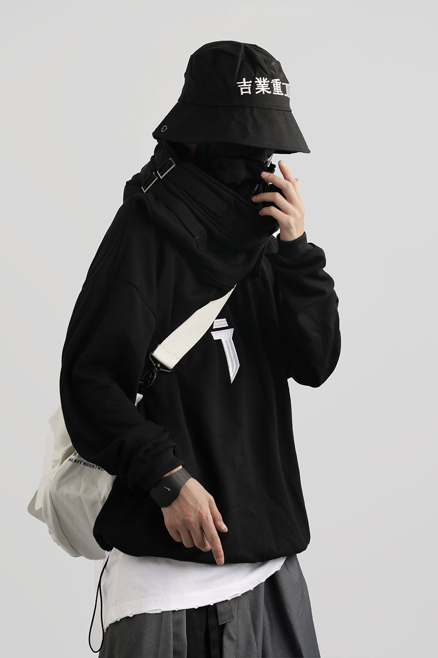 HiH6 Black I-Tech Hoodie – Niepce