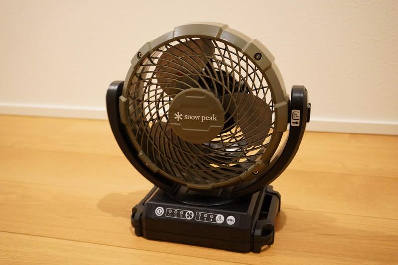 スノーピークのフィールドファンがキャンプでも室内でも持ち運びできて