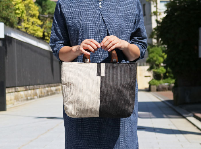 IONO］小千谷縮布（おぢやちぢみふ） バッグ 縞 黒ベージュ