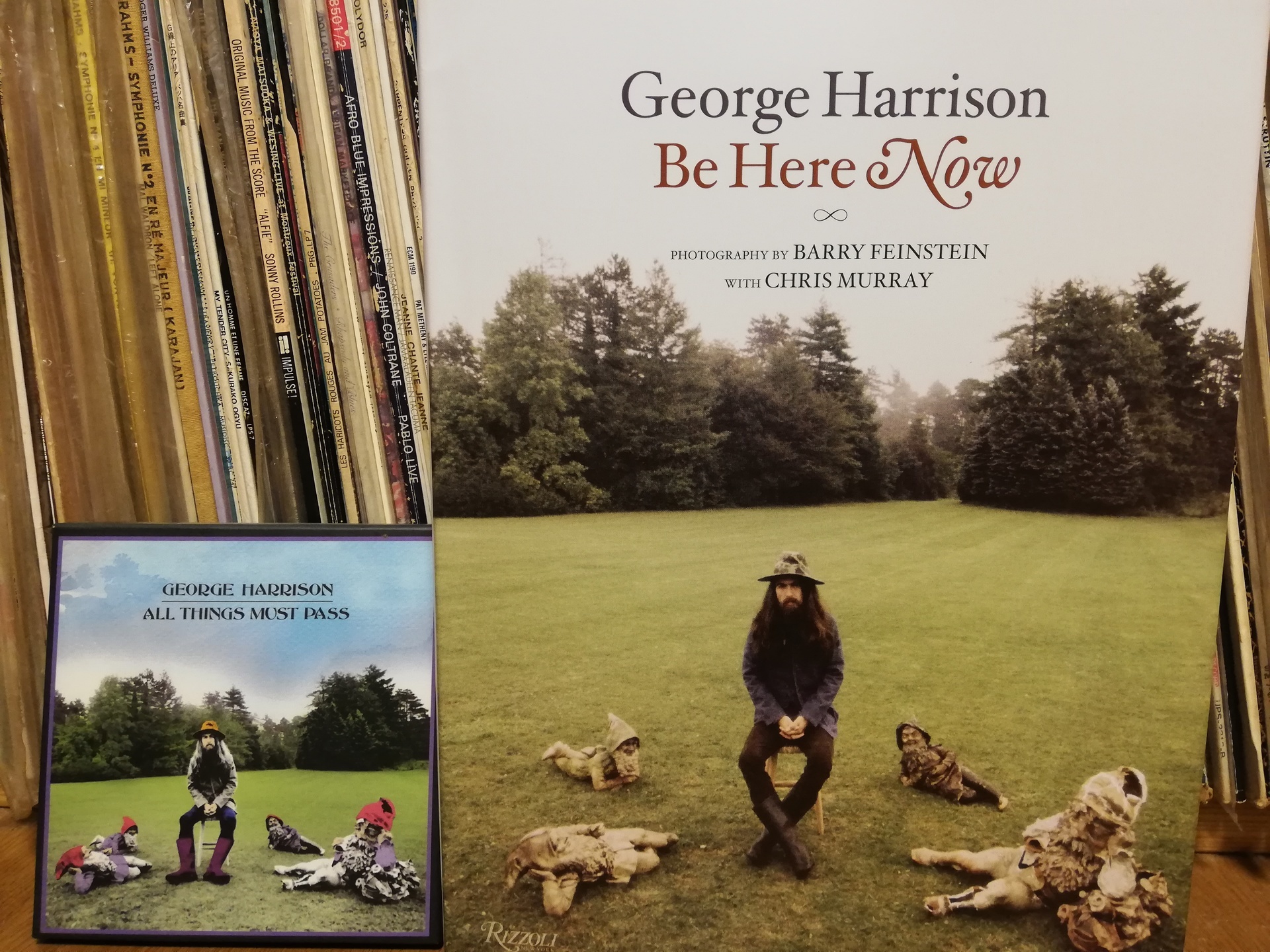 ジョージの写真集「Be Here Now」: 宇宙でひとりぼっち