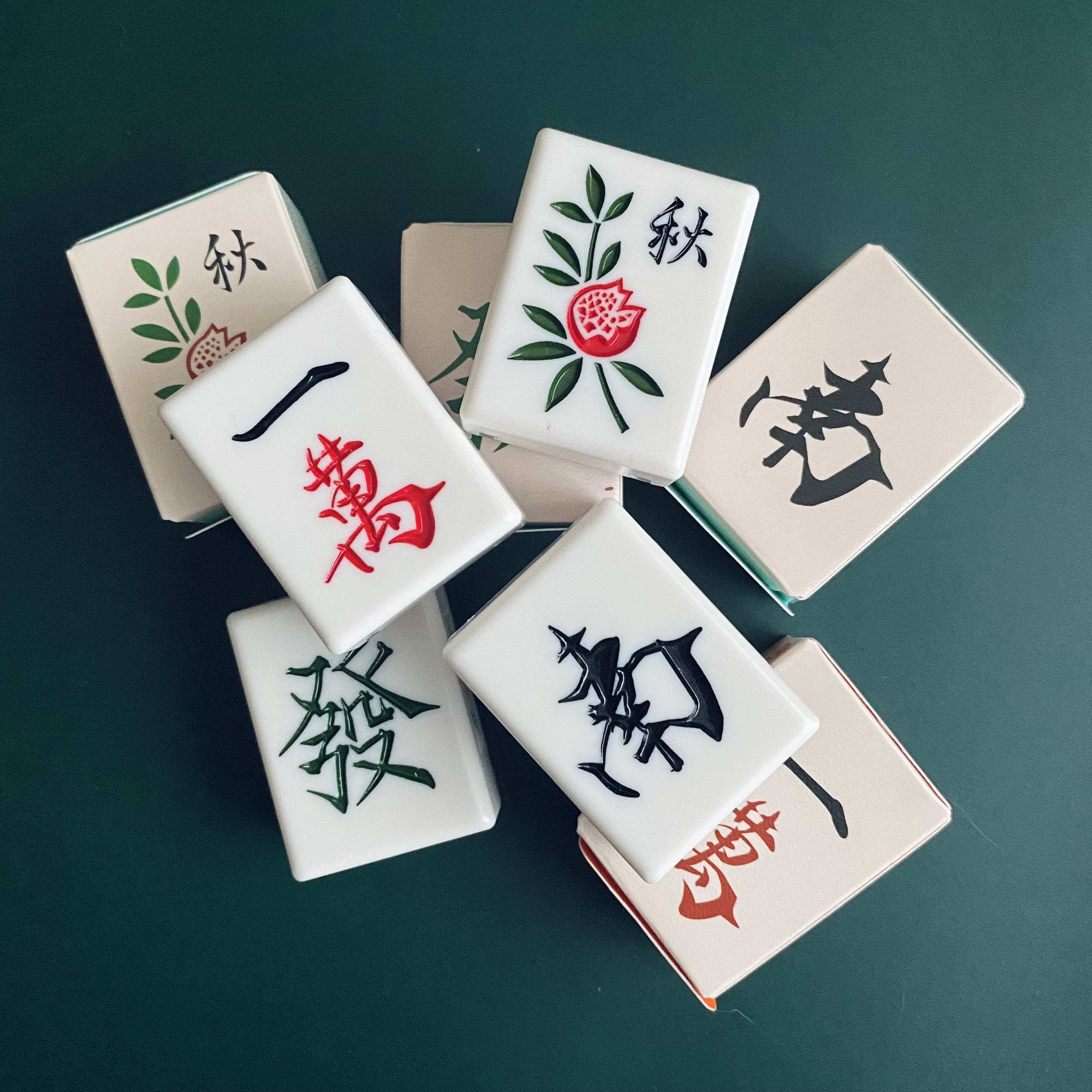 中国コスメ】上海発・本物の麻雀牌そっくりの『麻雀アイシャドウ』が