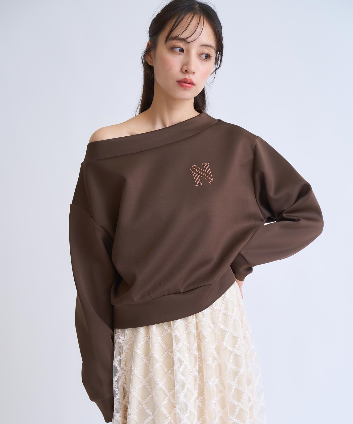 フェルト刺繍ロゴポンチトップス | パーカー・スウェット | NOELA