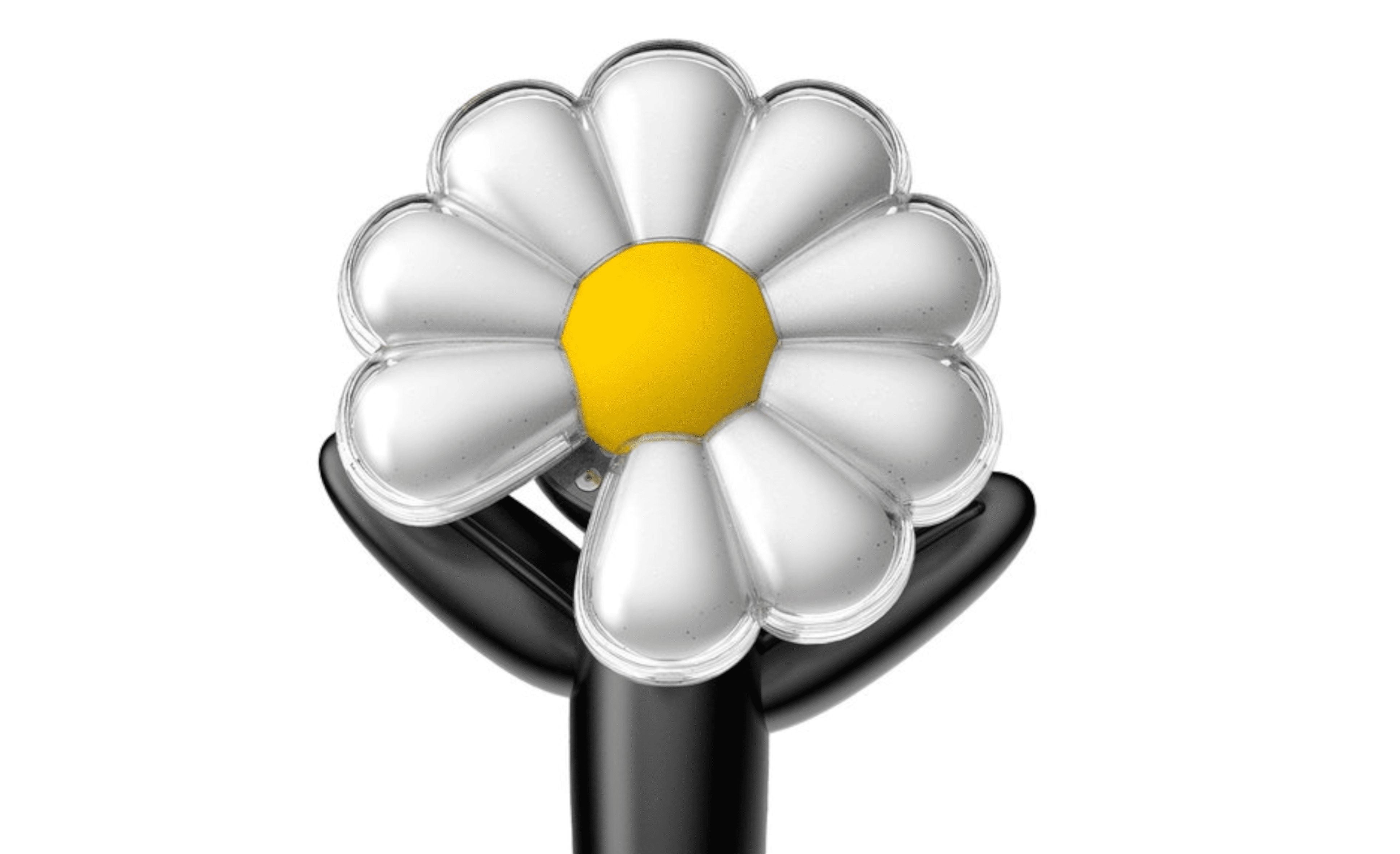 G-Dragon's Official Light Stick is a blooming masterpiece!