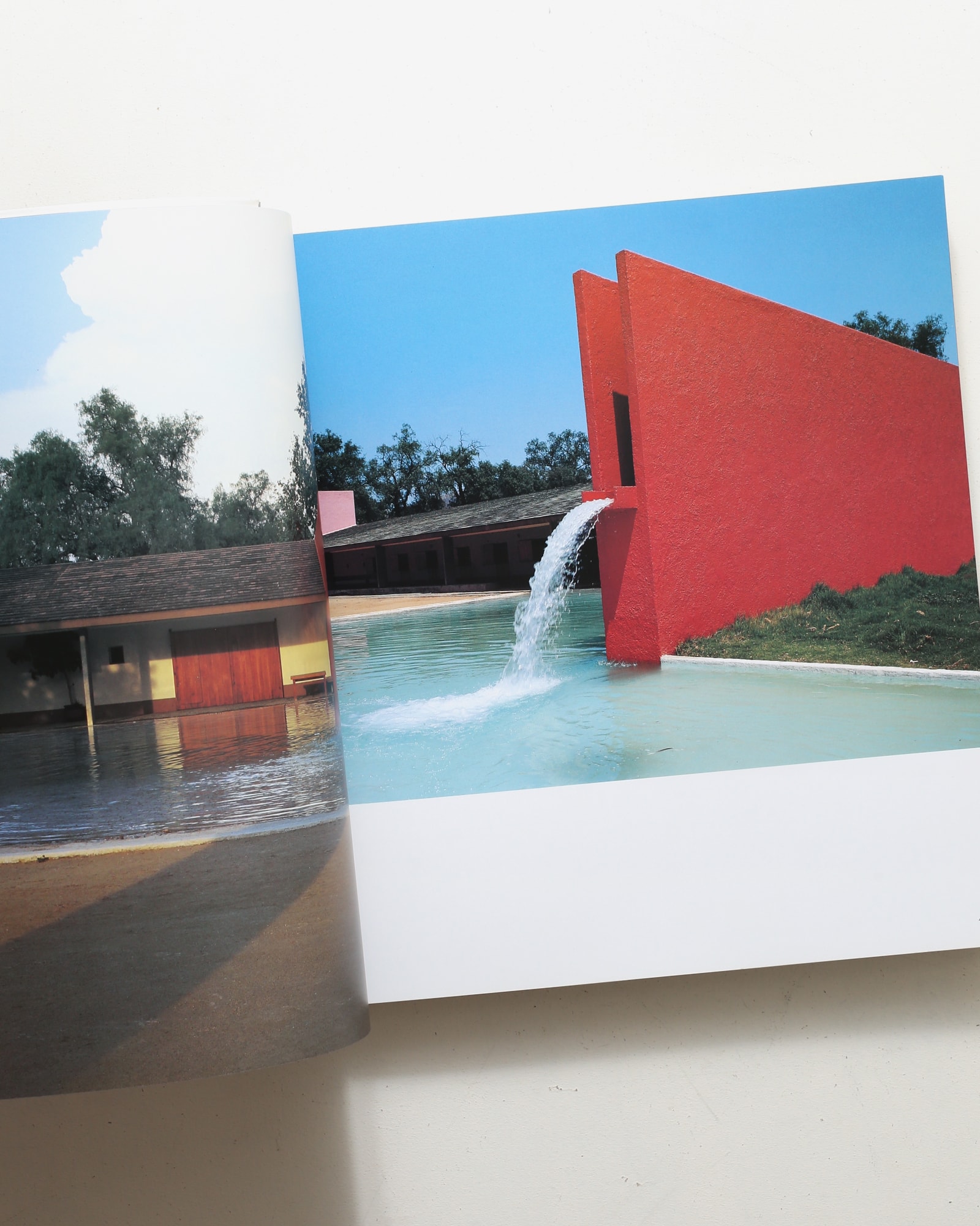 ルイス・バラガンの建築 改訂版 | 齋藤裕 | nostos books ノストスブックス