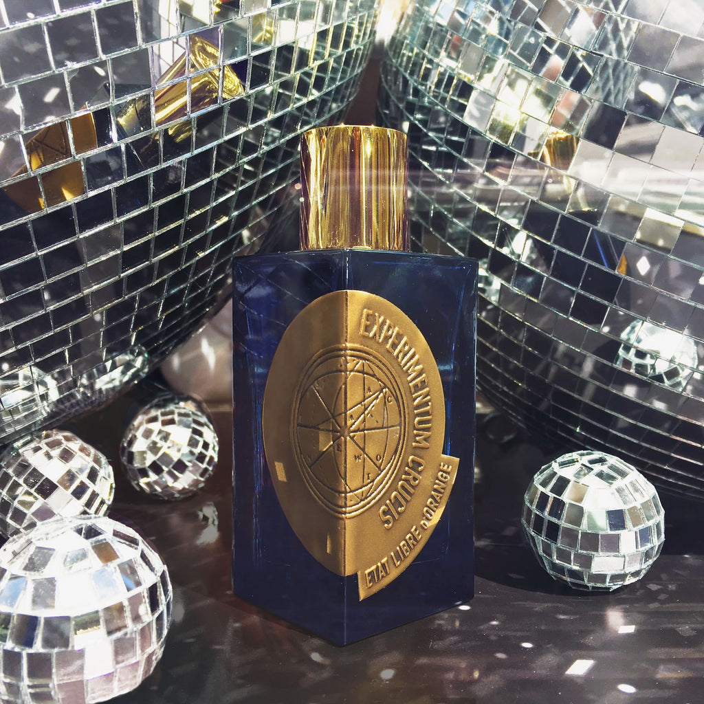 エクスペリメンタム クルーシス｜光と重力を超えて、香りの新道 いざ