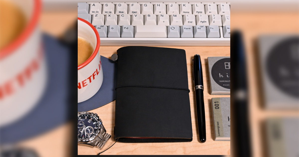 初めてのブラック】パスポートサイズのトラベラーズノートを購入！