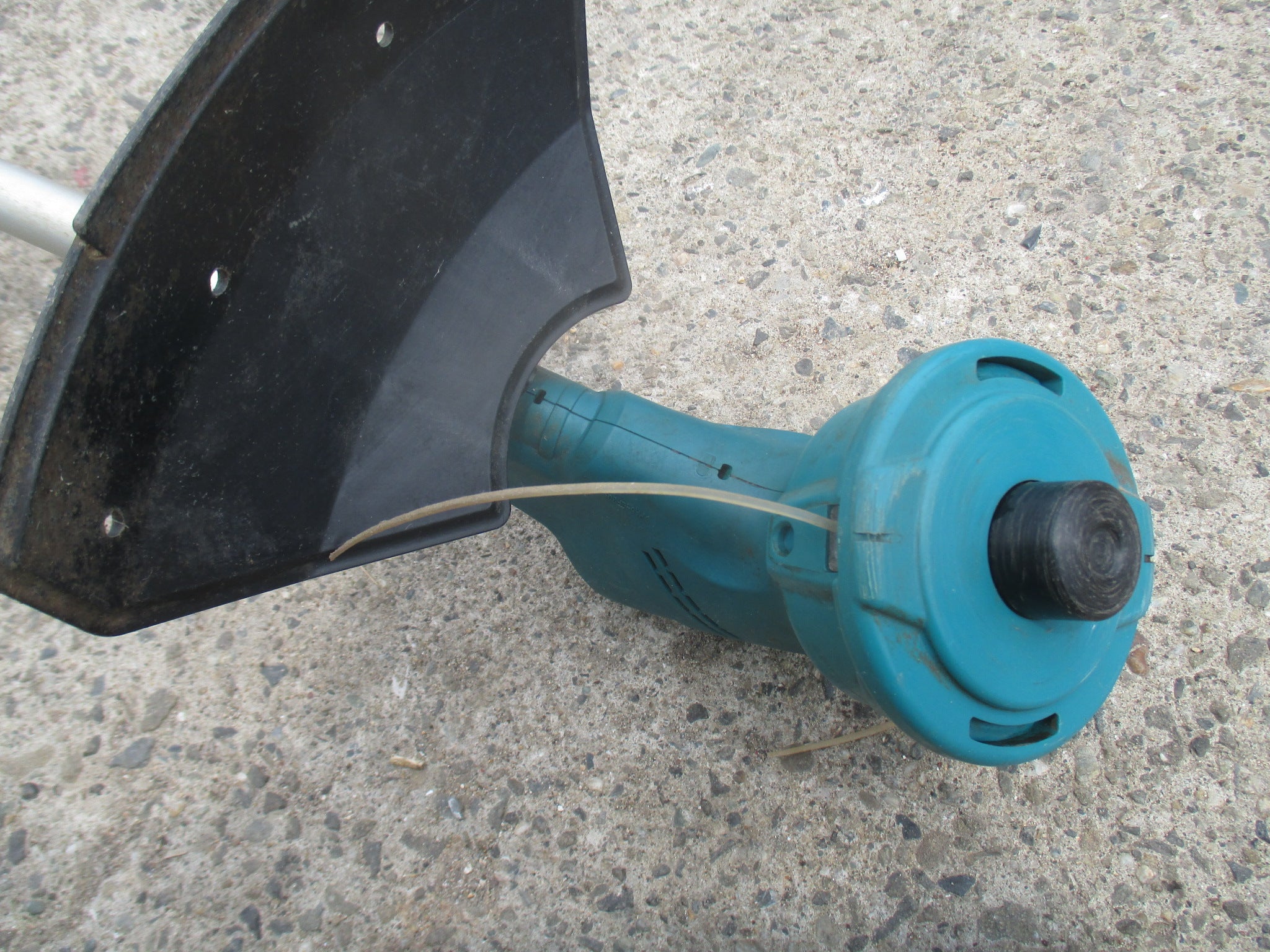 マキタ 中古 充電式草刈機 MUR182UD – 農キング