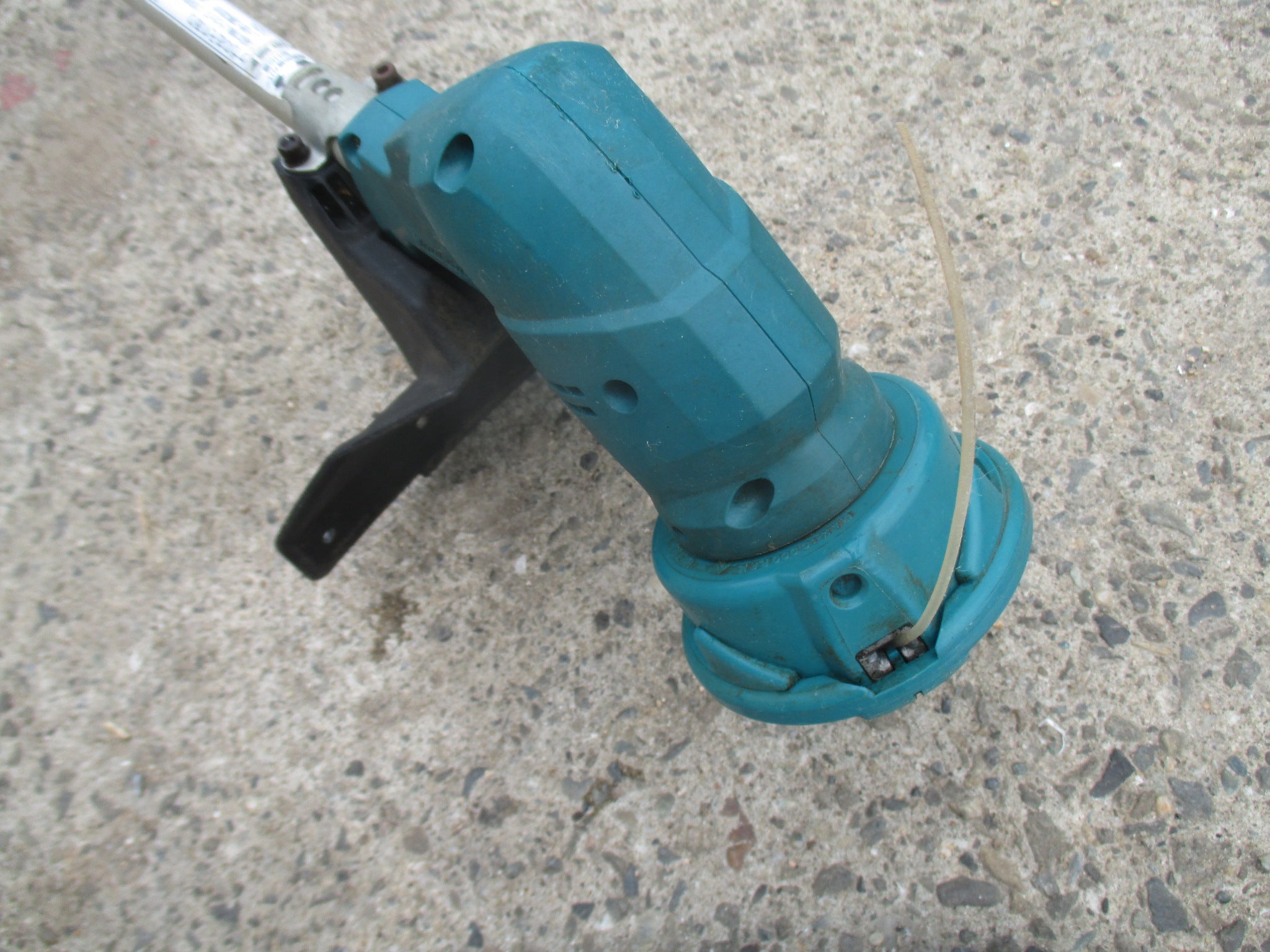 マキタ 中古 充電式草刈機 MUR182UD – 農キング