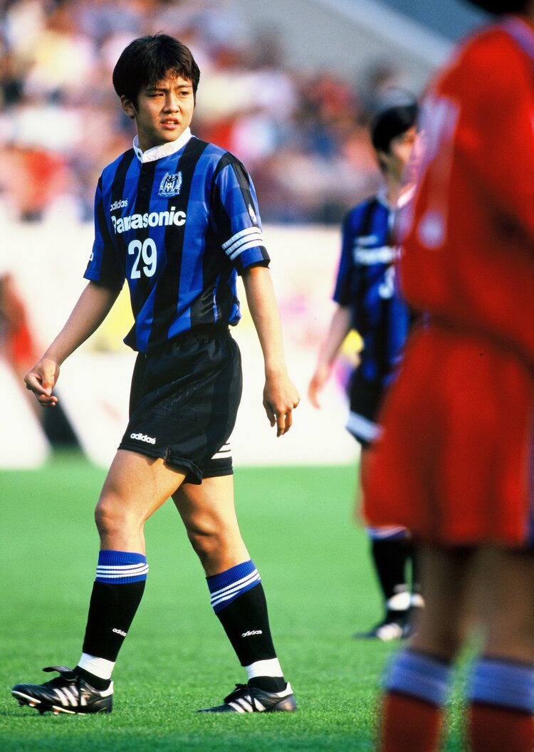 2試合で2点獲った選手を前半で代えるのかぁ…」あの熱狂から20年、稲本