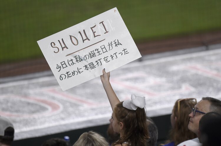 大谷翔平の神イラストや“珍”応援ボードが面白すぎ 「アロハSHOHEI