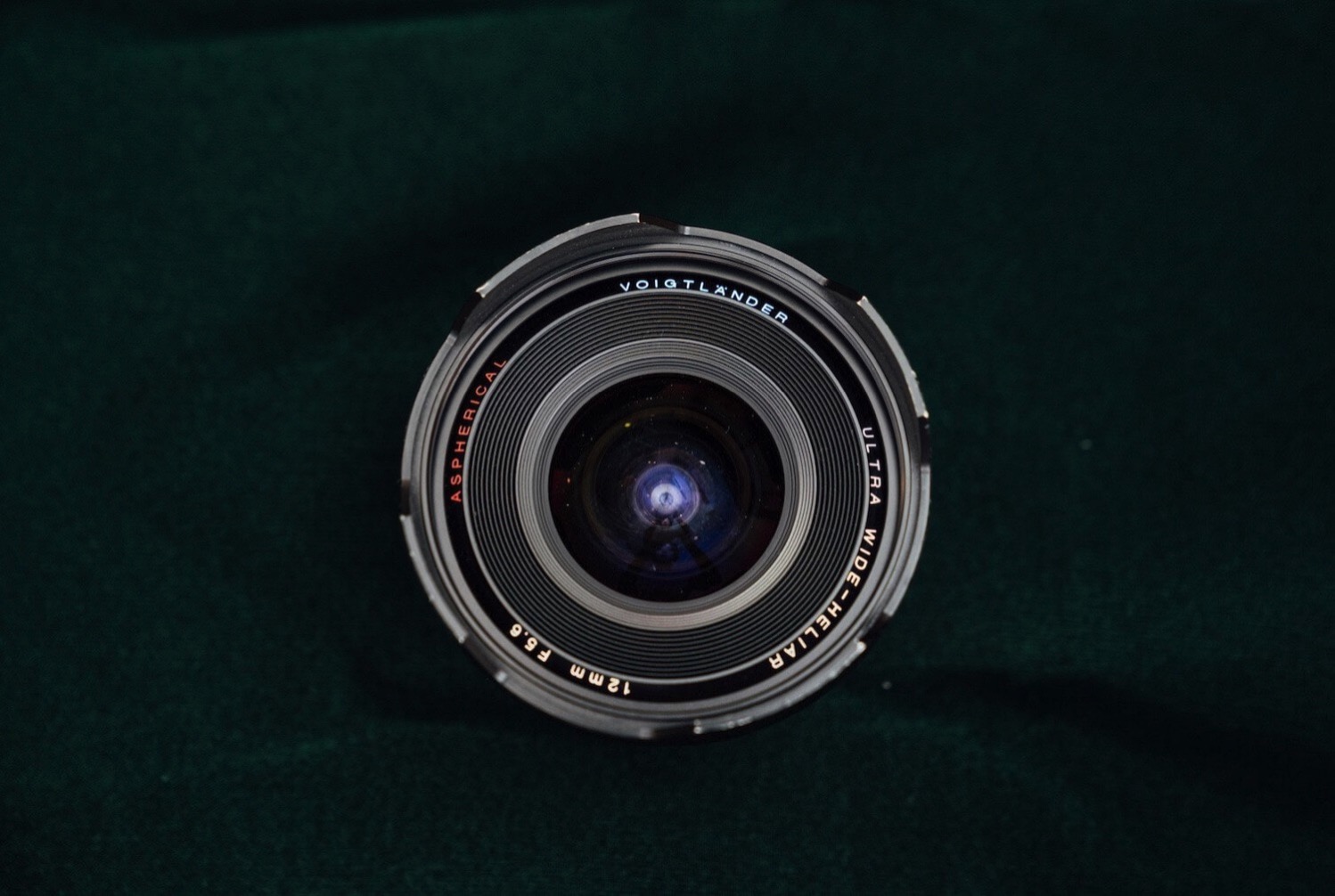 α7 Rⅱ用に超広角レンズ「フォクトレンダー ULTRA WIDE HELIAR 12mm