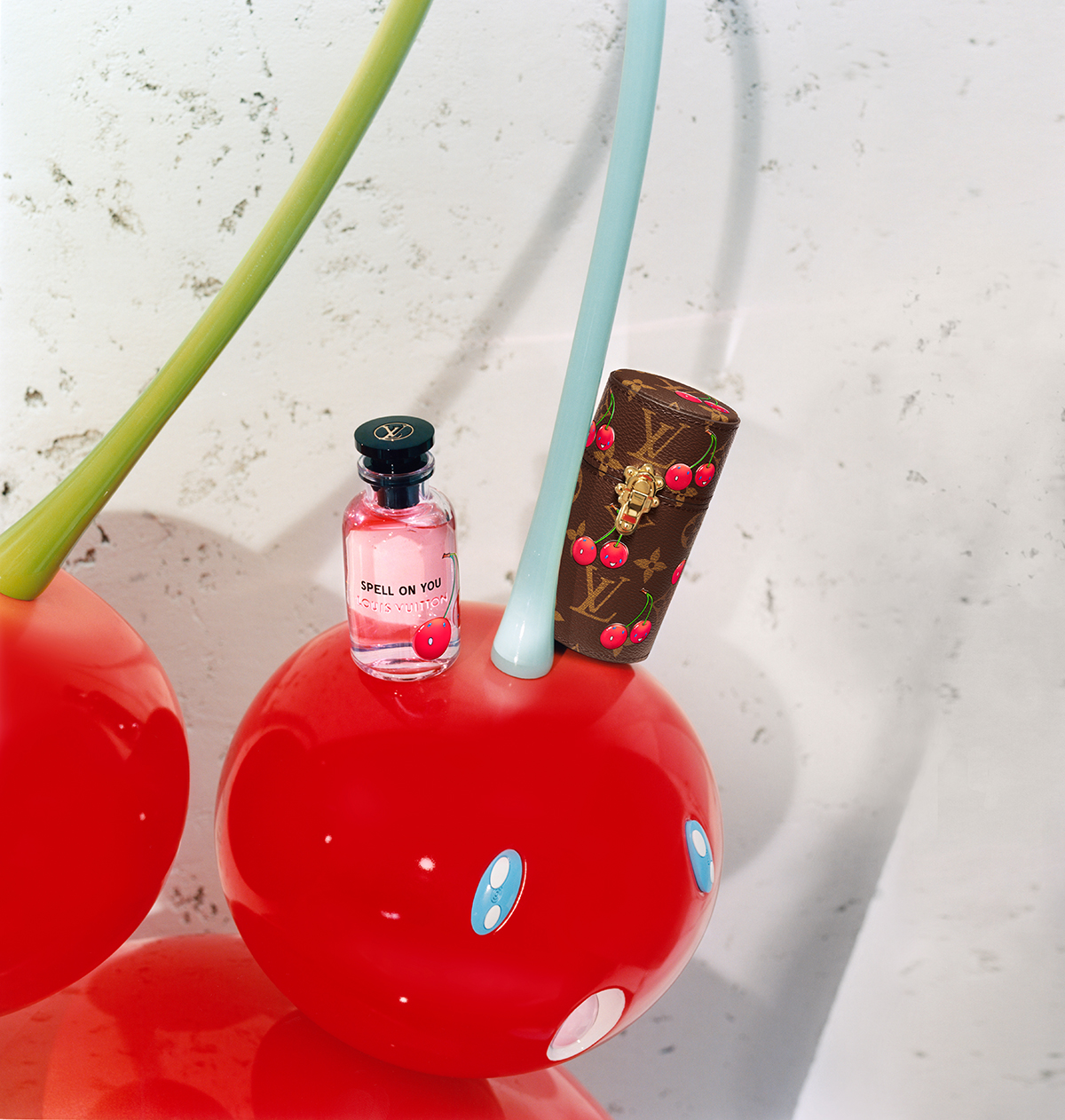 チェリー·モチーフが主役の「ルイ・ヴィトン × 村上隆」最終章