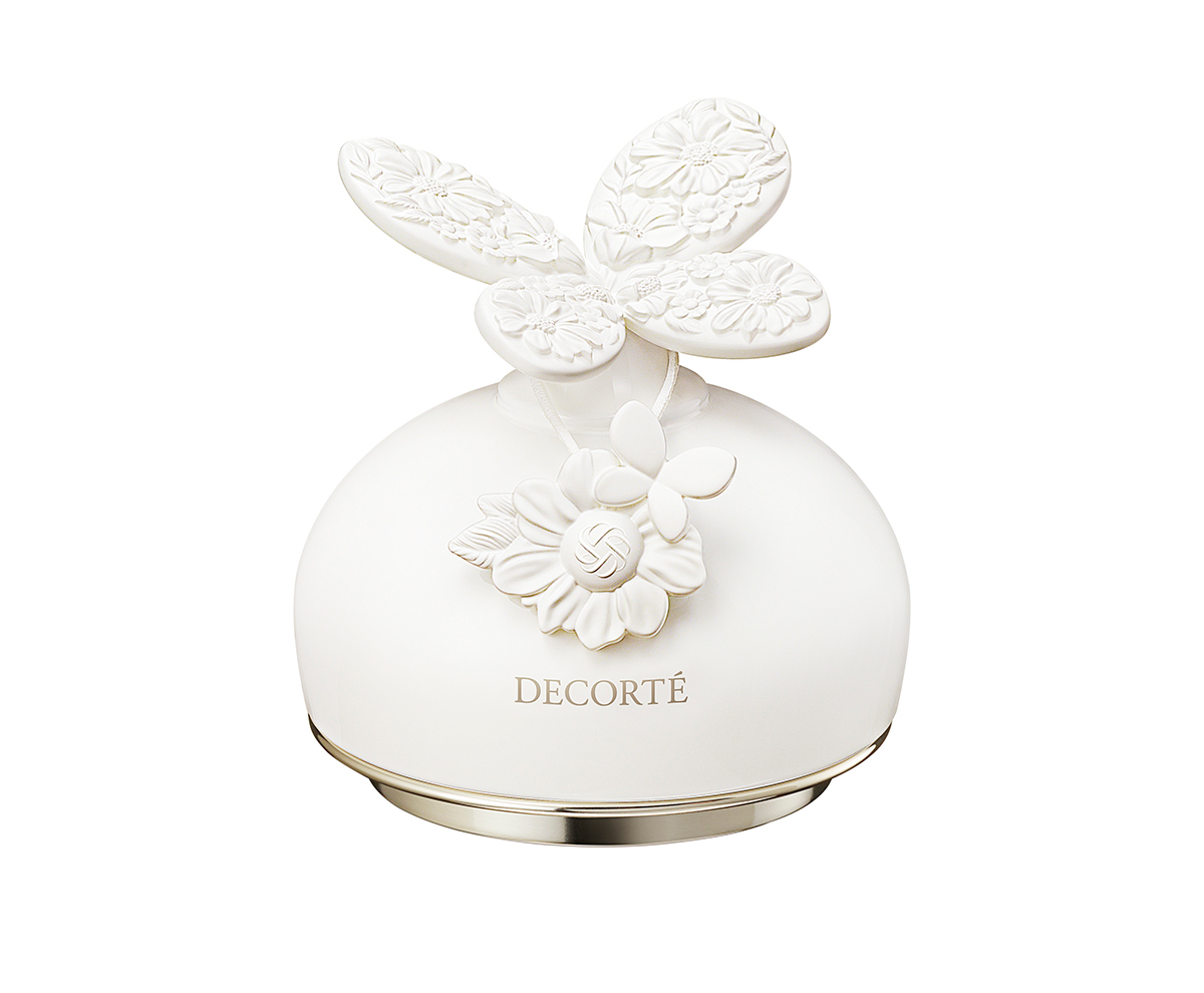 コスメデコルテ最高品質の限定フェイスパウダー誕生。花々と蝶に包まれ
