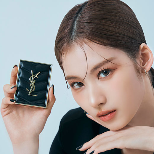 YSL「クチュール ミニ クラッチ」で手に入れる！ TWICE SANAのアイ