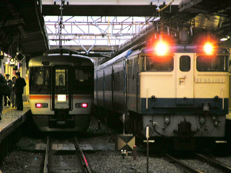 24系「銀河」ブルートレインの車内・座席・寝台・写真 - 抜け蔵 | 抜け