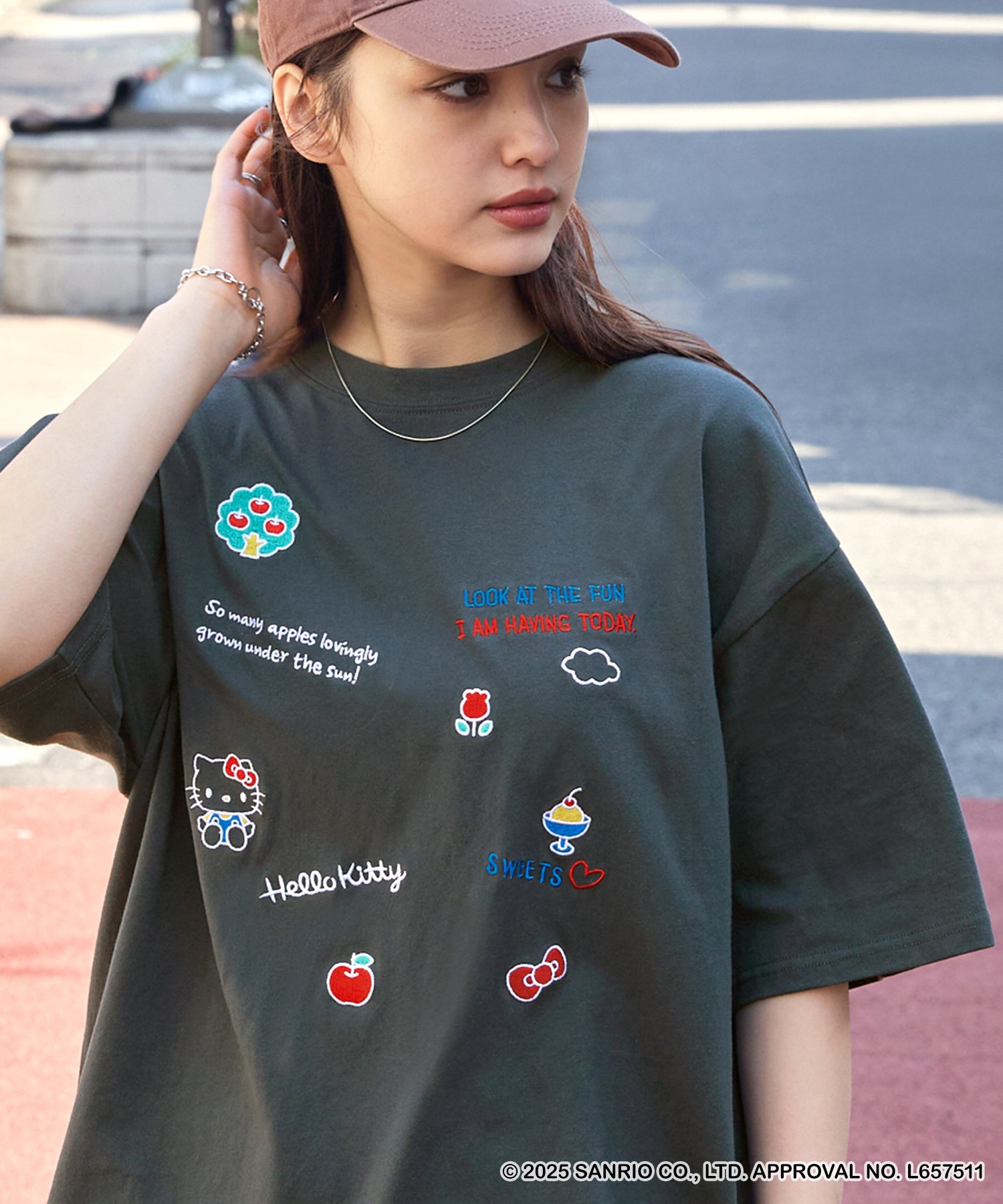 HELLO KITTY】別注 ハローキティデザイン刺繍/プリント オーバーサイズ