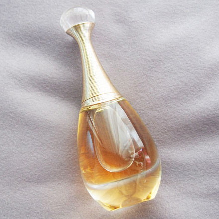 本物が分かる大人女子にぴったり♡ 香水「ジャドール」宝石のような