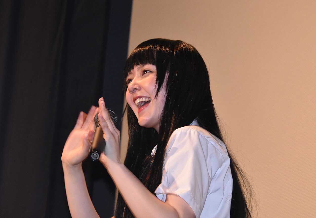 左から柳英里紗、遠藤新菜、中村倫也、柾木玲弥、平林克里。 [画像