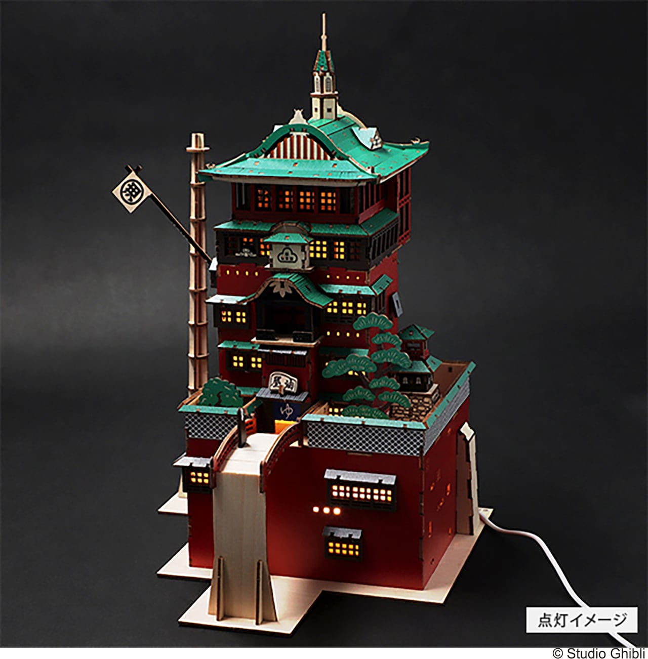 油屋がライトアップ、「千と千尋の神隠し」木製立体パズル発売 - 映画