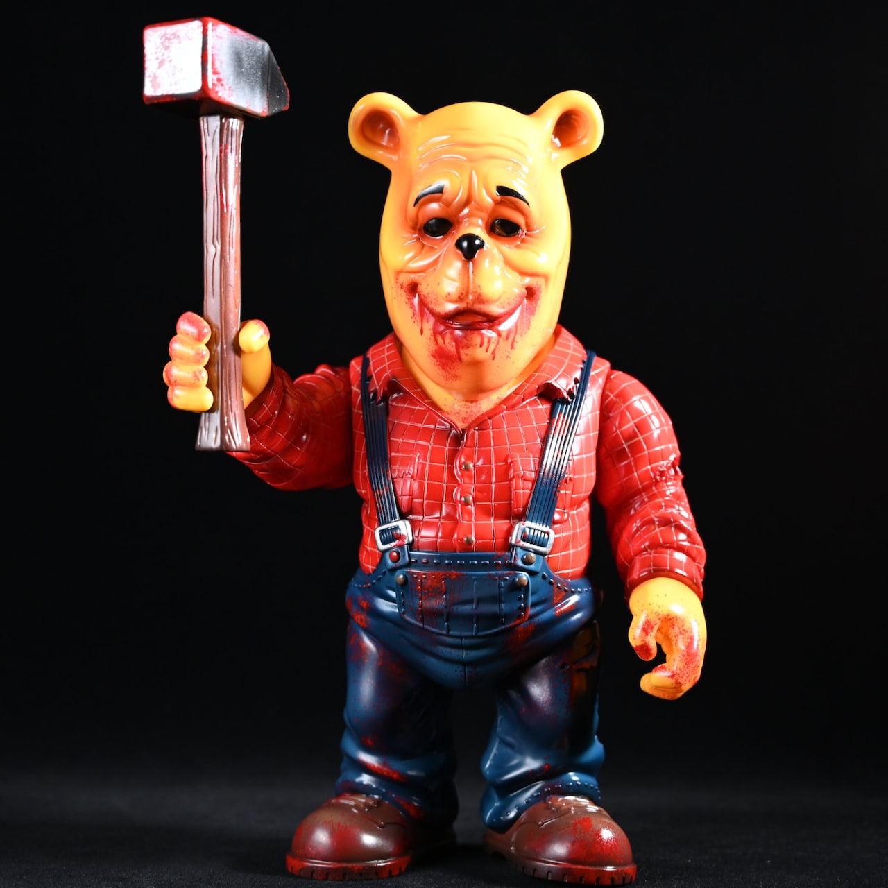 プー あくまのくまさん」より全高270mmの血まみれフィギュアが抽選販売