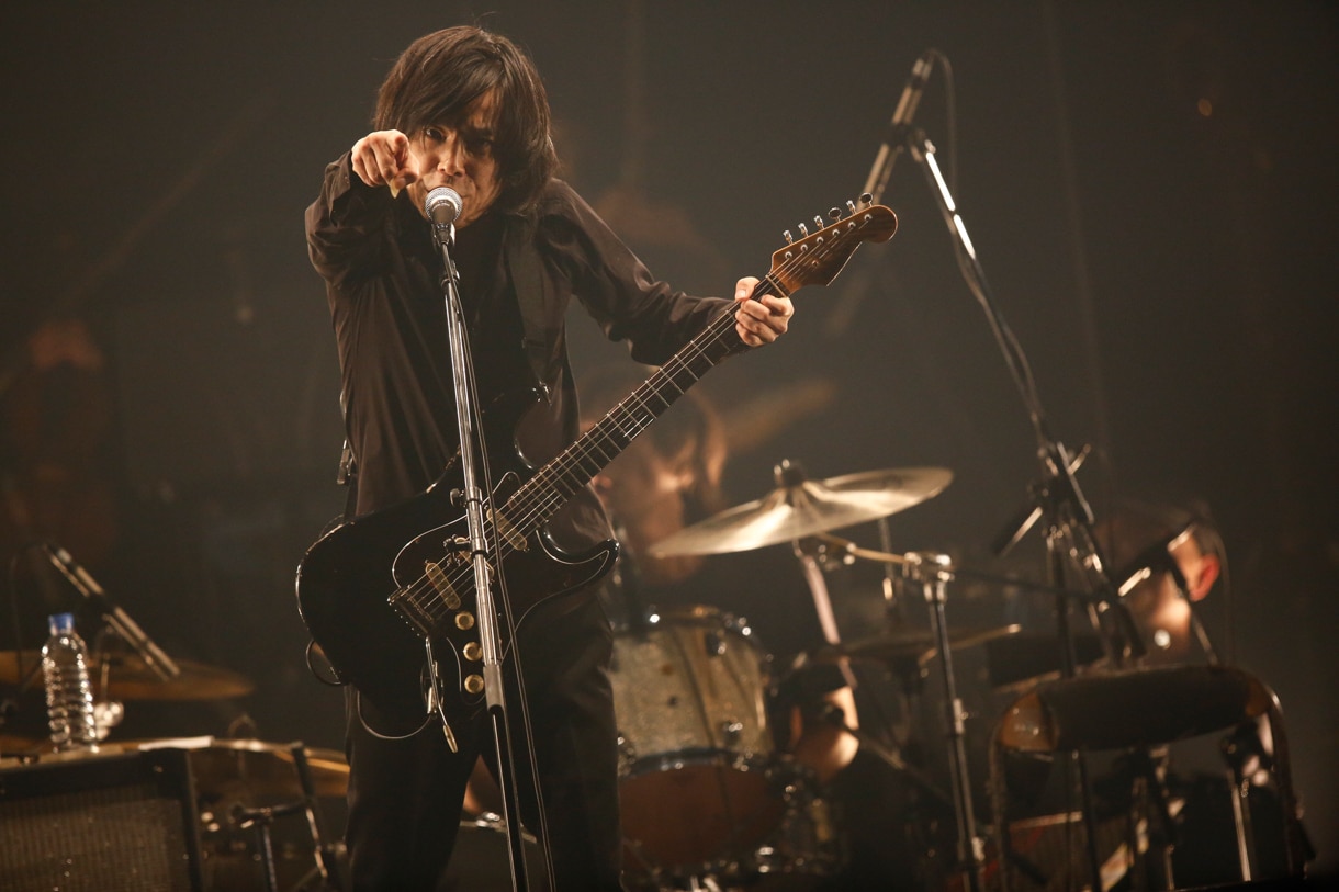 エレカシ、初の単独アリーナライブで25年分の名曲連発 - 音楽ナタリー