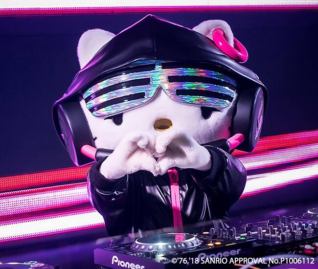 OTODAMA SEA STUDIO」初日にDJ Hello Kitty、サンリオとのコラボグッズ