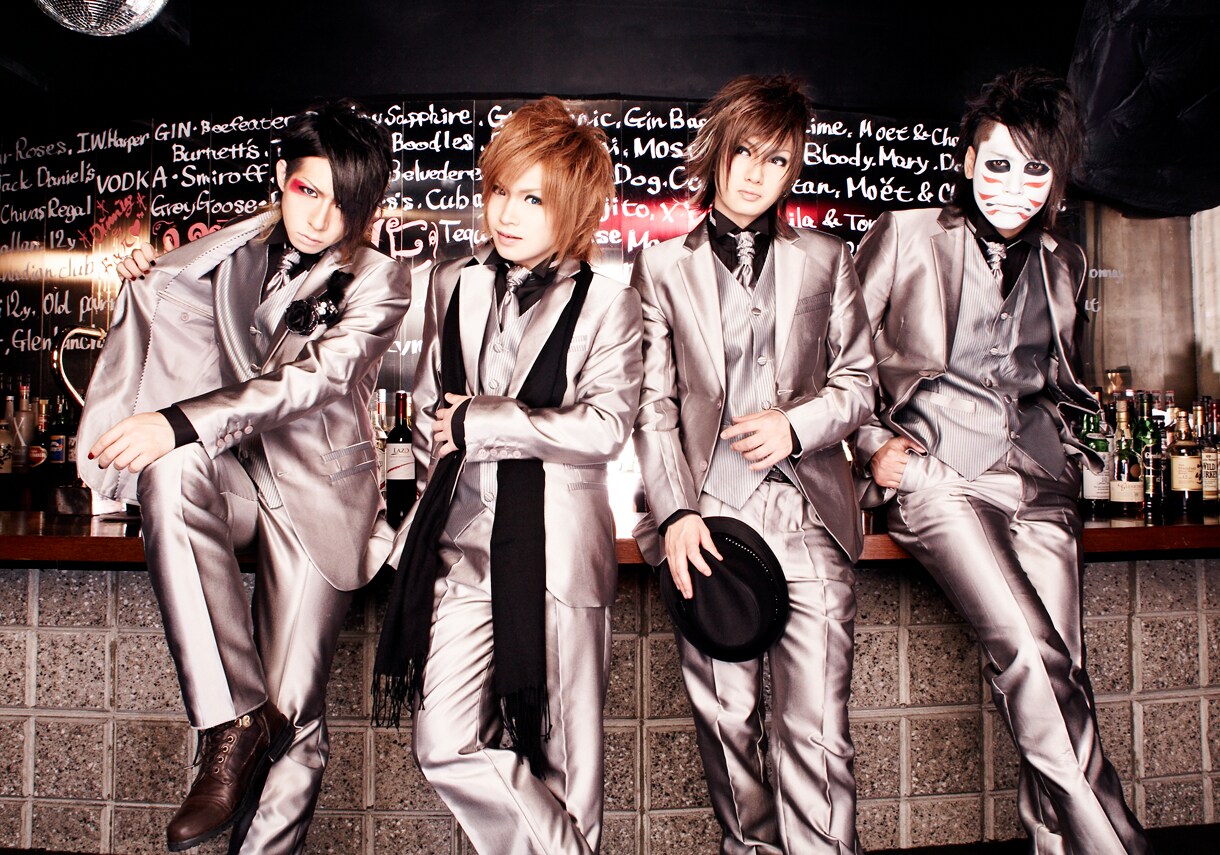 体力勝負の23分29秒！金爆56曲カラオケメドレー配信 - 音楽ナタリー