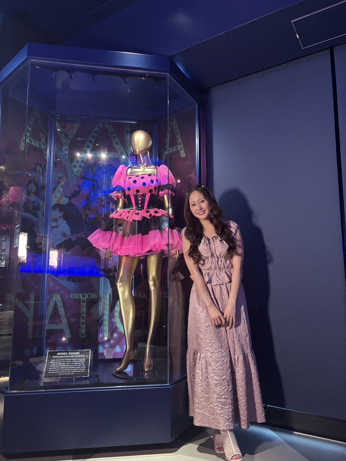 ももクロ佐々木彩夏、初ソロコン衣装がハードロックカフェ展示に