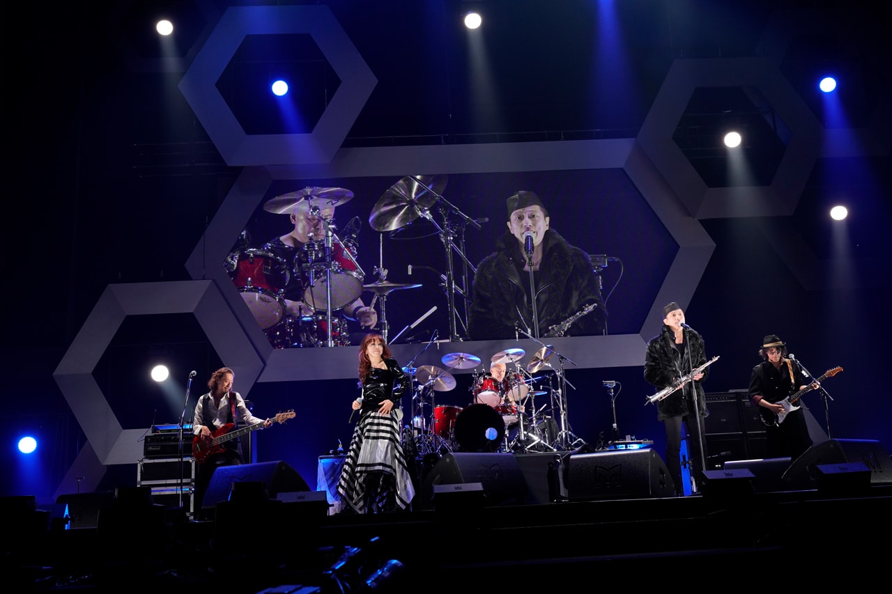 突然こんなところは嫌いかい？ 代々木体育館にBARBEE BOYS、満員の10年